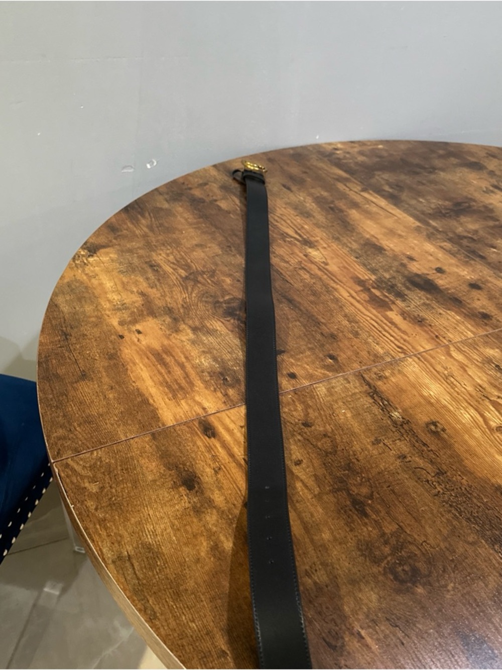 Gucci Black Leather Belt with Distressed Gold Double G Buckle - Picture 5 of 7